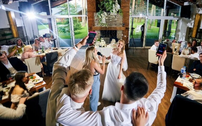 Od muzyki po animacje: DJ wodzirej na wesele